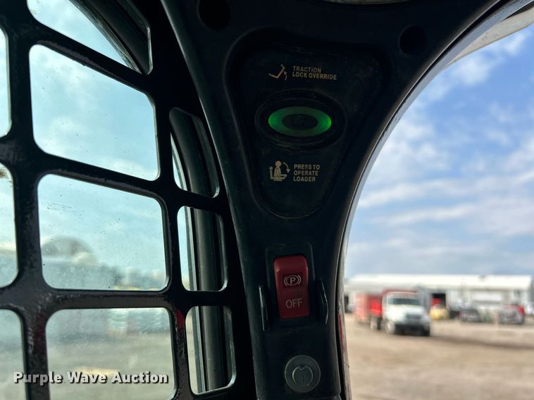 image for item NQ9876 2011 Bobcat T650  tracked skid steer loader