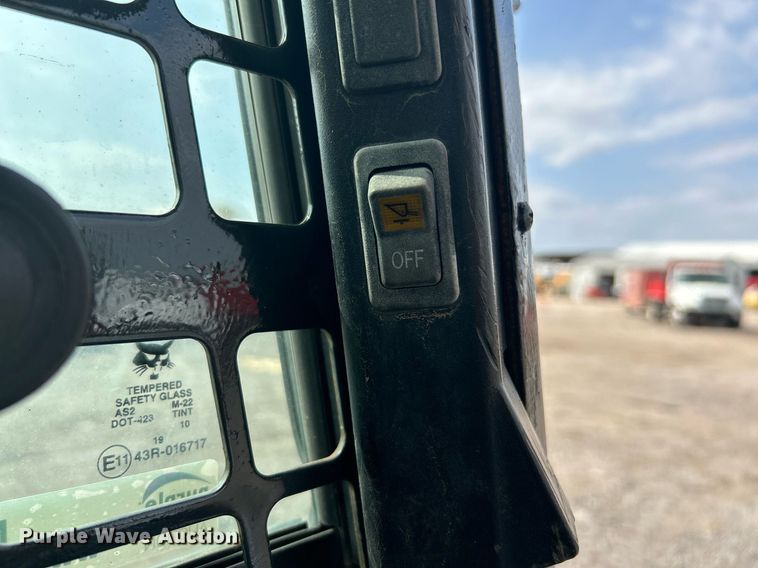 image for item NQ9876 2011 Bobcat T650  tracked skid steer loader