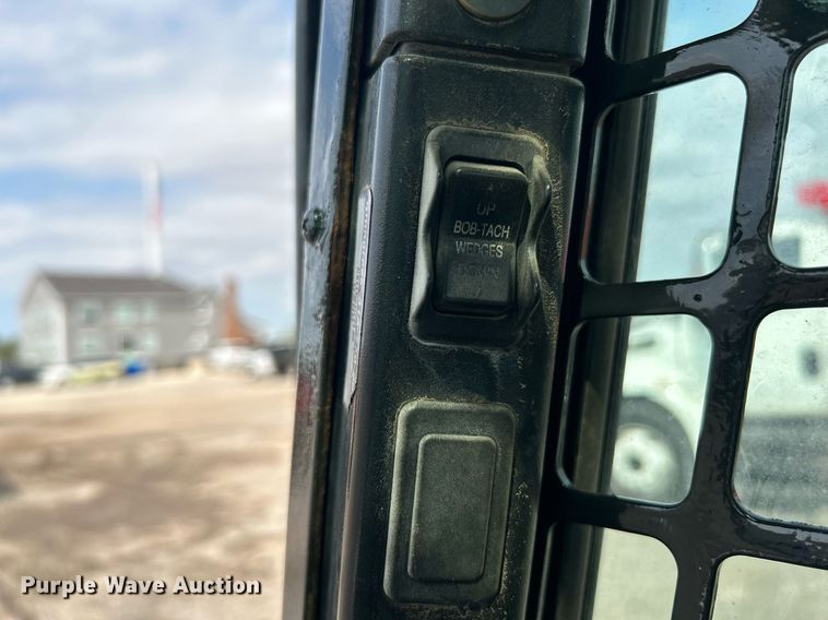 image for item NQ9876 2011 Bobcat T650  tracked skid steer loader