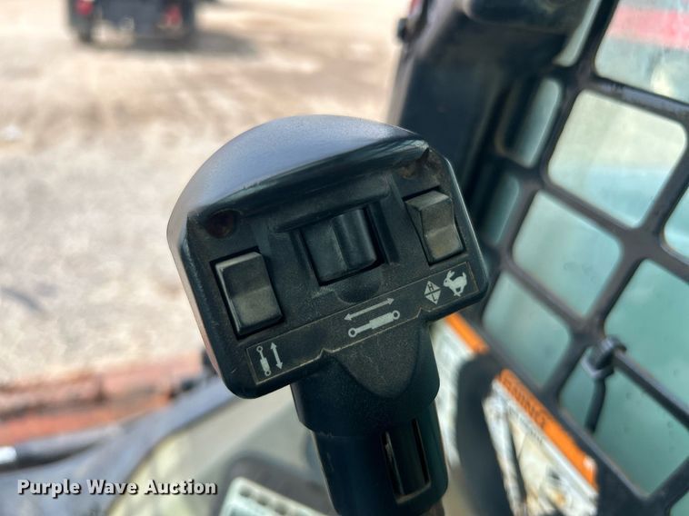 image for item NQ9876 2011 Bobcat T650  tracked skid steer loader