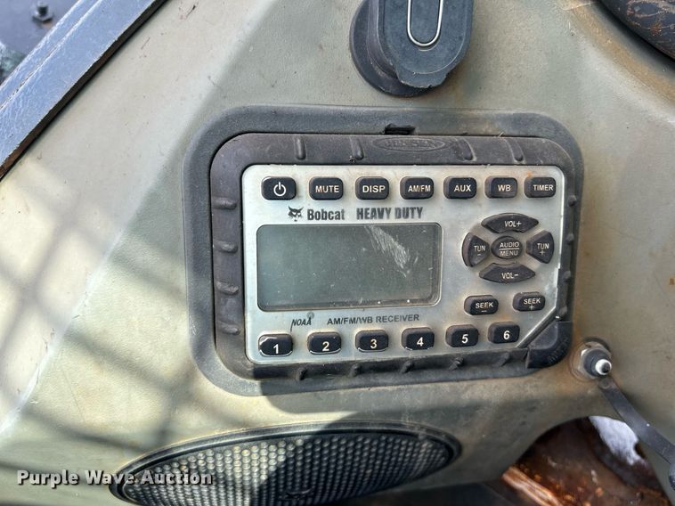 image for item NQ9876 2011 Bobcat T650  tracked skid steer loader