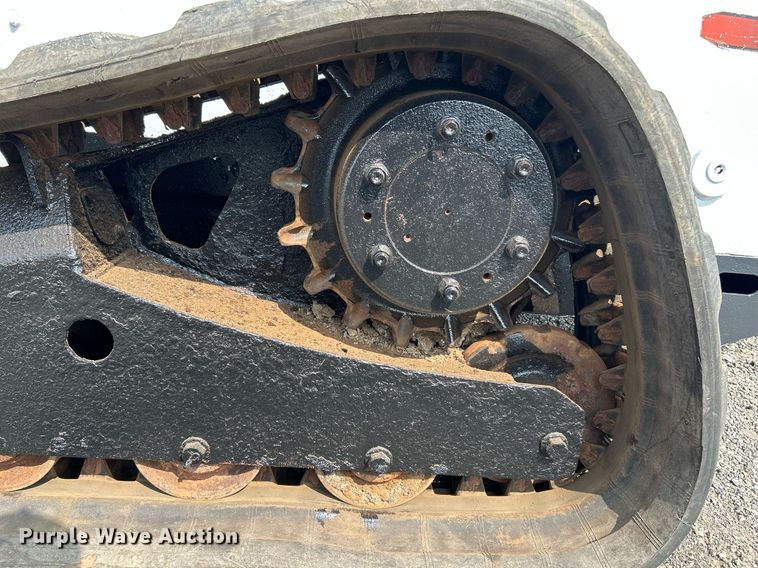 image for item NQ9876 2011 Bobcat T650  tracked skid steer loader