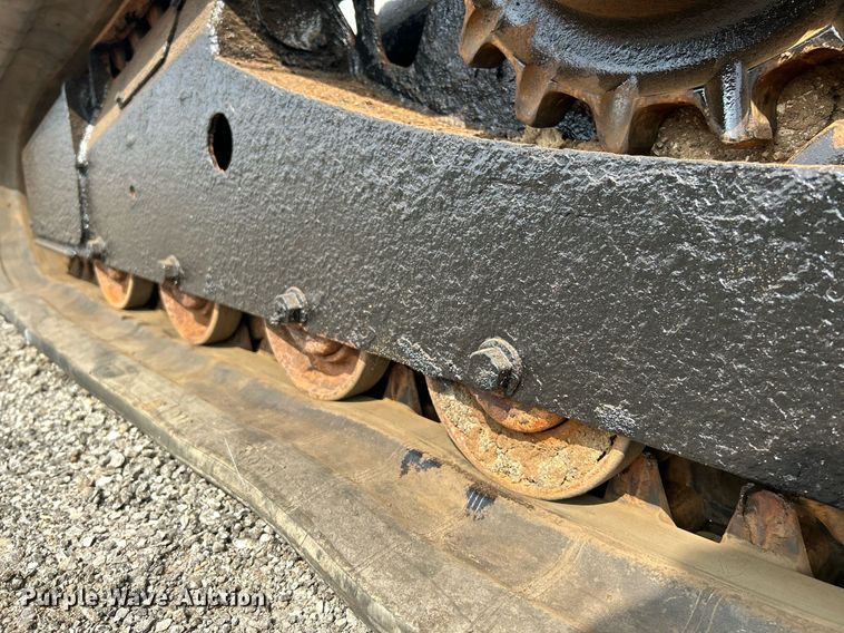 image for item NQ9876 2011 Bobcat T650  tracked skid steer loader