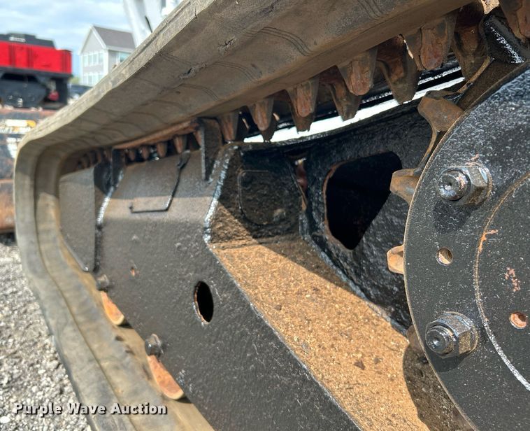 image for item NQ9876 2011 Bobcat T650  tracked skid steer loader