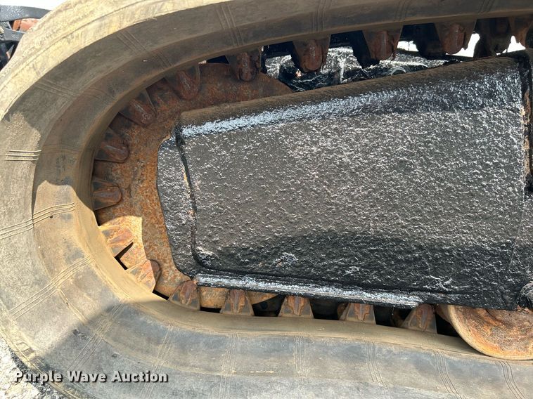 image for item NQ9876 2011 Bobcat T650  tracked skid steer loader