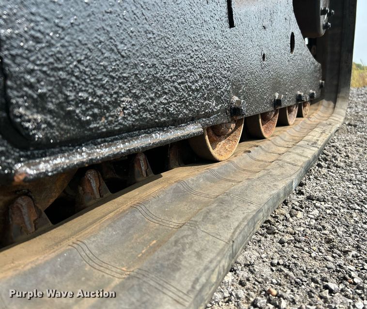 image for item NQ9876 2011 Bobcat T650  tracked skid steer loader