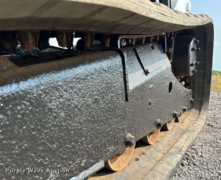 image for item NQ9876 2011 Bobcat T650  tracked skid steer loader