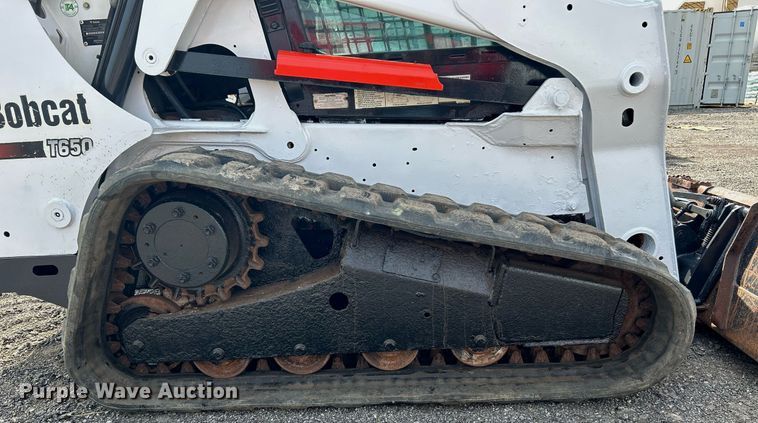 image for item NQ9876 2011 Bobcat T650  tracked skid steer loader