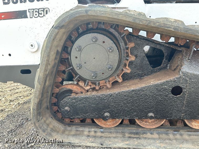 image for item NQ9876 2011 Bobcat T650  tracked skid steer loader