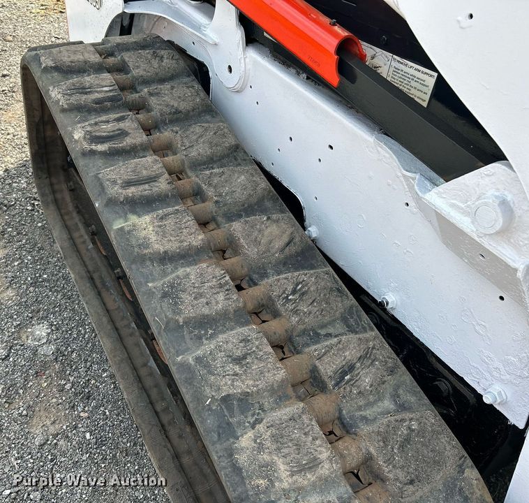 image for item NQ9876 2011 Bobcat T650  tracked skid steer loader