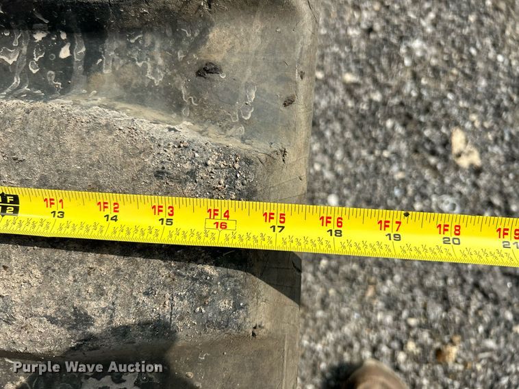 image for item NQ9876 2011 Bobcat T650  tracked skid steer loader