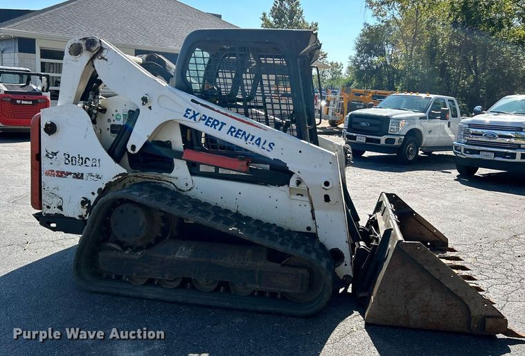 image for item NQ9887 2016 Bobcat T650  tracked skid steer loader