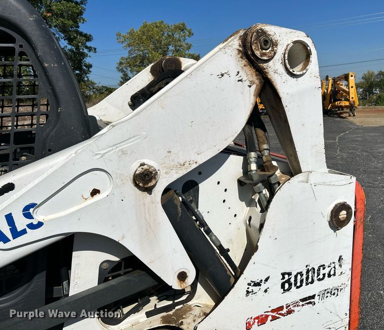 image for item NQ9887 2016 Bobcat T650  tracked skid steer loader