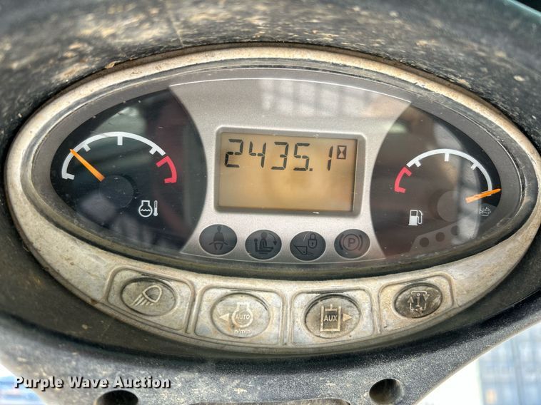 image for item NQ9887 2016 Bobcat T650  tracked skid steer loader