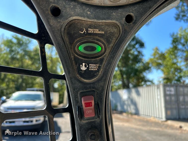 image for item NQ9887 2016 Bobcat T650  tracked skid steer loader