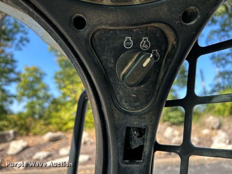 image for item NQ9887 2016 Bobcat T650  tracked skid steer loader