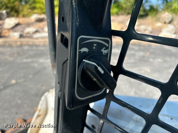 image for item NQ9887 2016 Bobcat T650  tracked skid steer loader