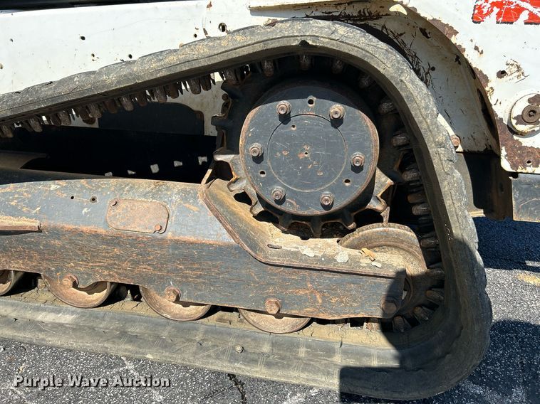 image for item NQ9887 2016 Bobcat T650  tracked skid steer loader