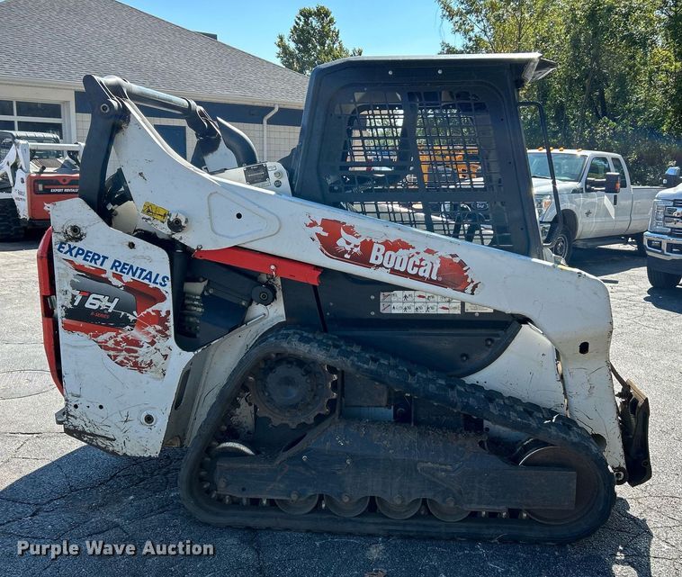 image for item NQ9889 2020 Bobcat T64  tracked skid steer loader