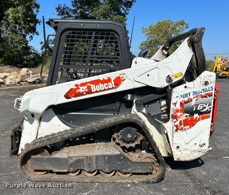 image for item NQ9889 2020 Bobcat T64  tracked skid steer loader