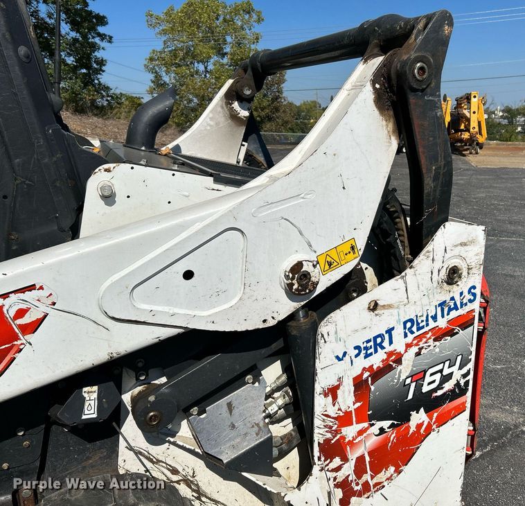 image for item NQ9889 2020 Bobcat T64  tracked skid steer loader
