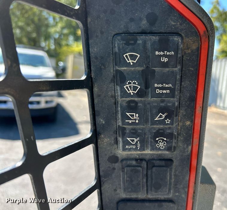 image for item NQ9889 2020 Bobcat T64  tracked skid steer loader