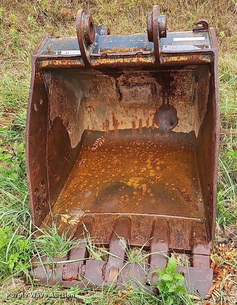 image for item NT9983 Hyundai R140  excavator bucket