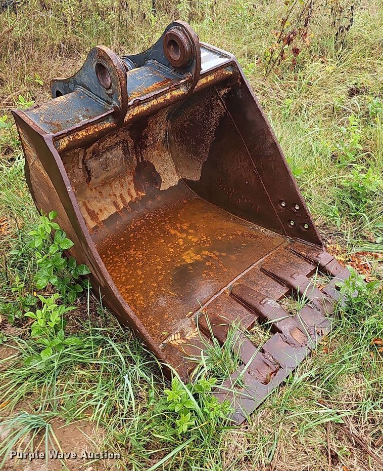 image for item NT9983 Hyundai R140  excavator bucket