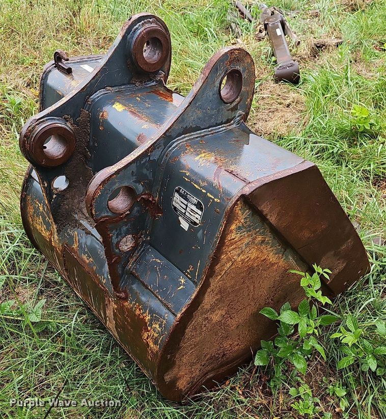 image for item NT9983 Hyundai R140  excavator bucket