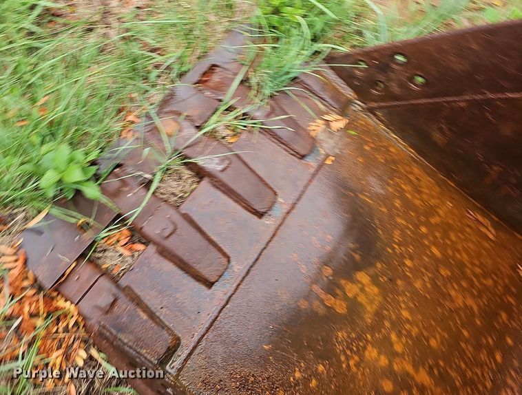 image for item NT9983 Hyundai R140  excavator bucket