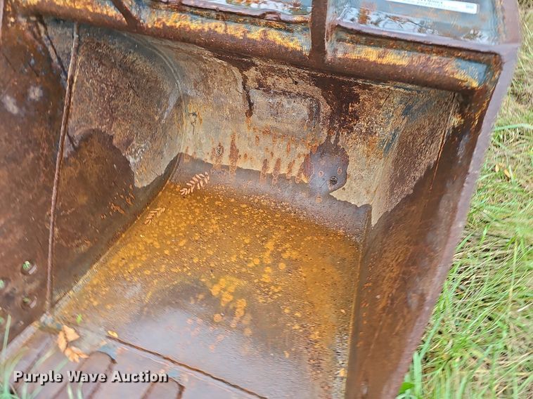 image for item NT9983 Hyundai R140  excavator bucket