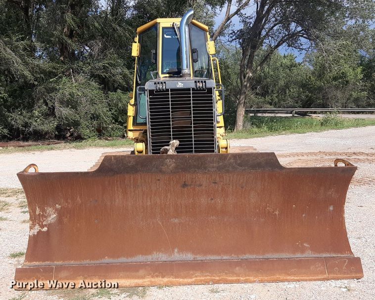 image for item NV9316 2001 John Deere 700H LT  dozer