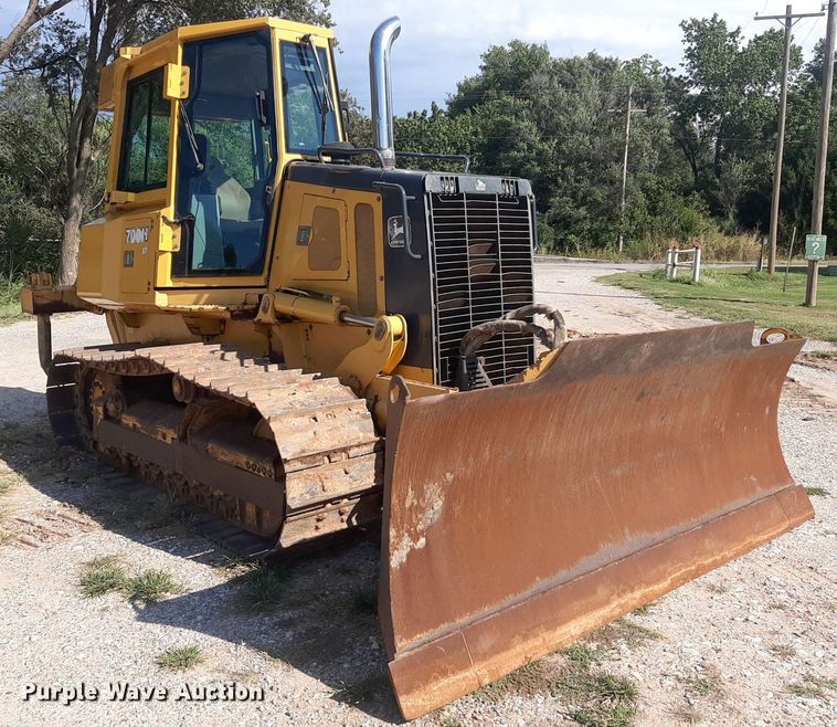 image for item NV9316 2001 John Deere 700H LT  dozer