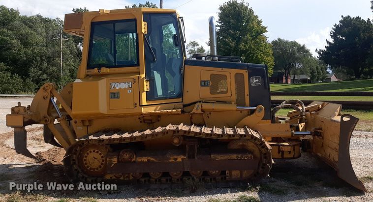 image for item NV9316 2001 John Deere 700H LT  dozer