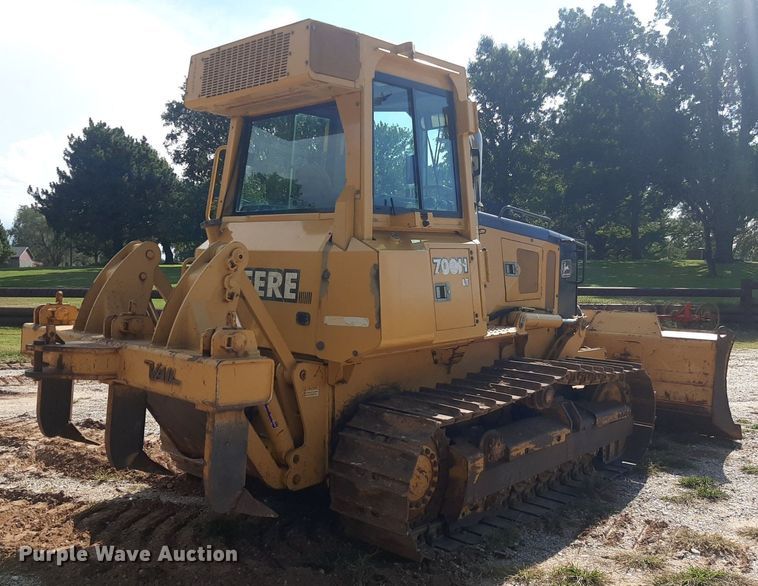 image for item NV9316 2001 John Deere 700H LT  dozer