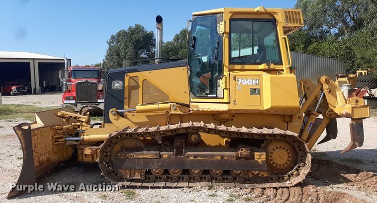 image for item NV9316 2001 John Deere 700H LT  dozer