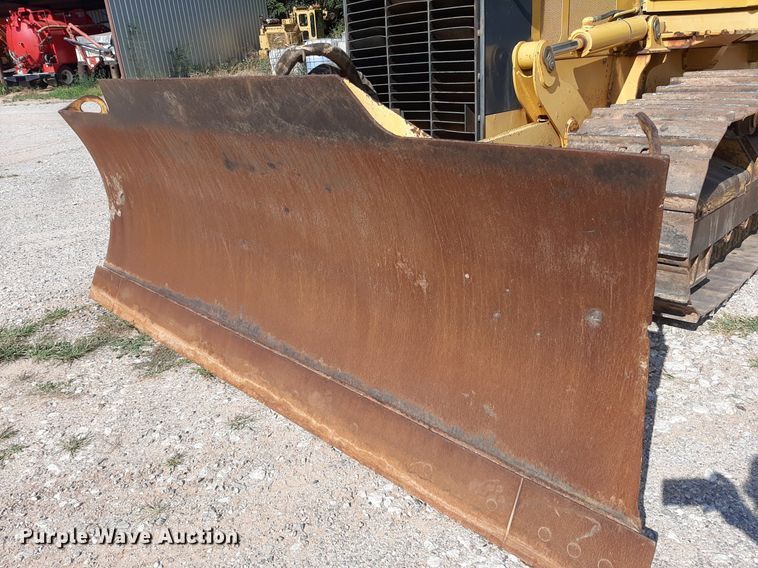 image for item NV9316 2001 John Deere 700H LT  dozer