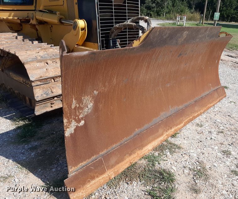 image for item NV9316 2001 John Deere 700H LT  dozer