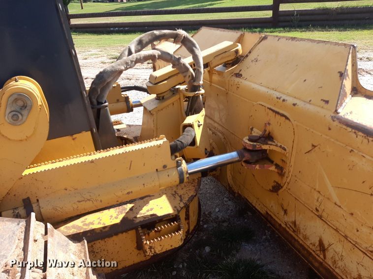 image for item NV9316 2001 John Deere 700H LT  dozer