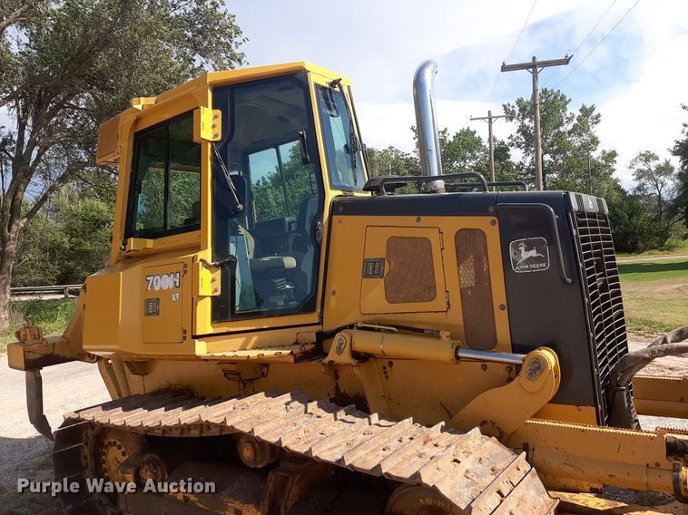 image for item NV9316 2001 John Deere 700H LT  dozer