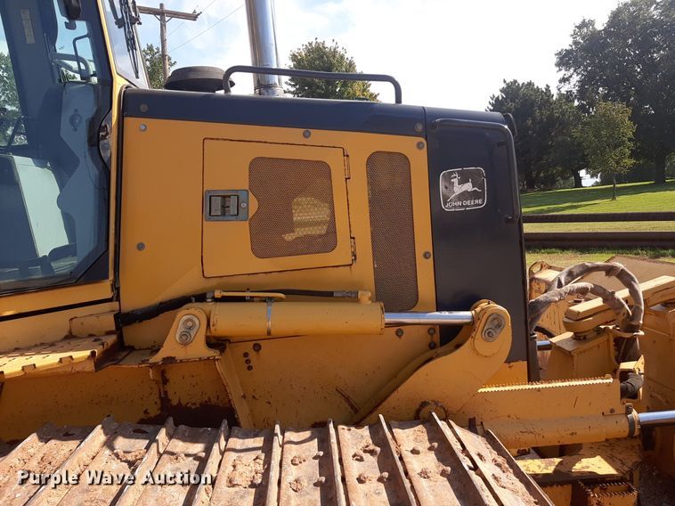 image for item NV9316 2001 John Deere 700H LT  dozer