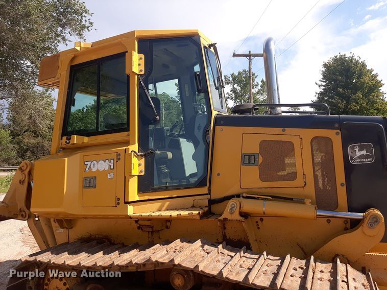 image for item NV9316 2001 John Deere 700H LT  dozer