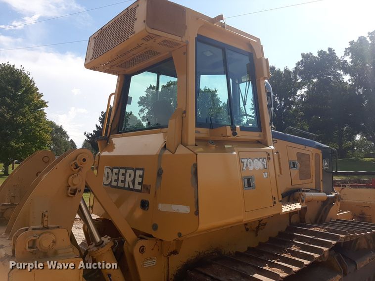 image for item NV9316 2001 John Deere 700H LT  dozer