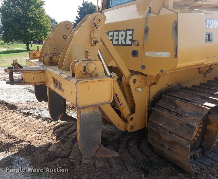 image for item NV9316 2001 John Deere 700H LT  dozer