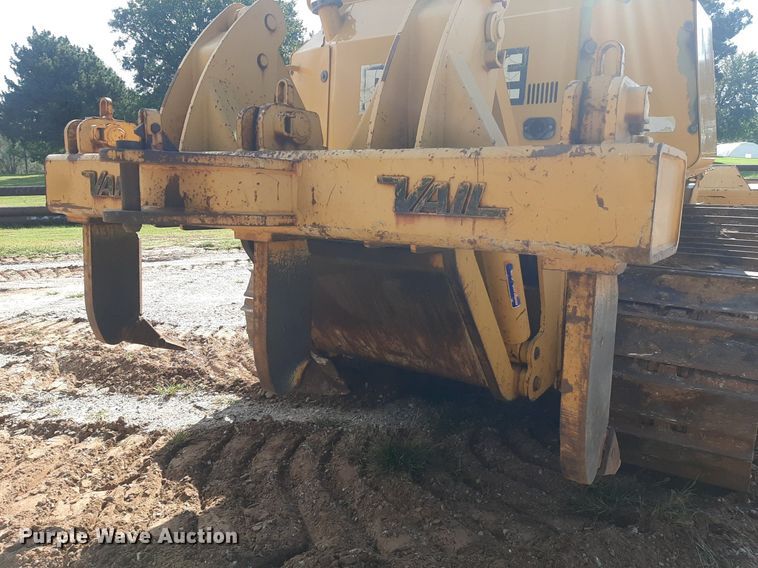 image for item NV9316 2001 John Deere 700H LT  dozer