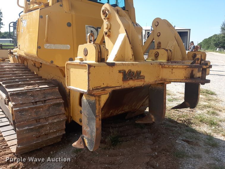 image for item NV9316 2001 John Deere 700H LT  dozer