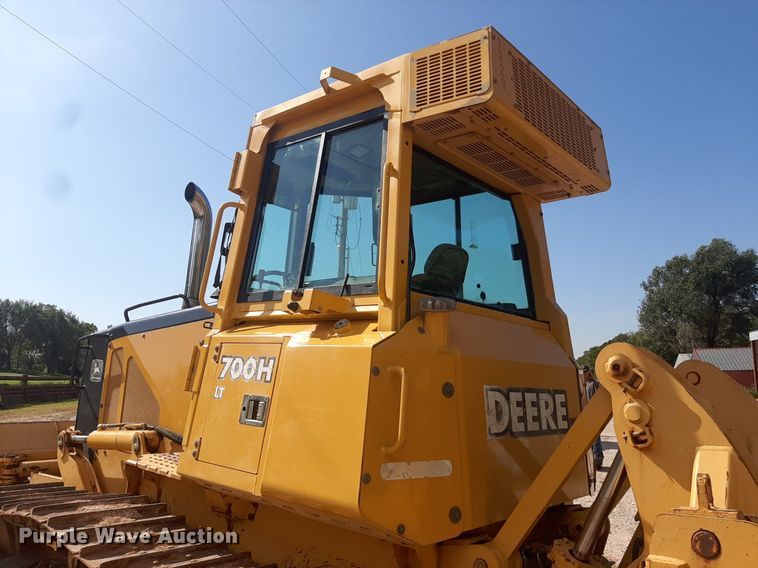 image for item NV9316 2001 John Deere 700H LT  dozer