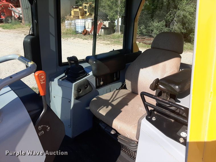 image for item NV9316 2001 John Deere 700H LT  dozer