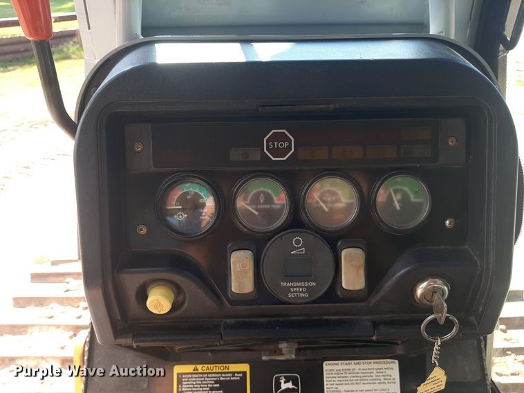 image for item NV9316 2001 John Deere 700H LT  dozer