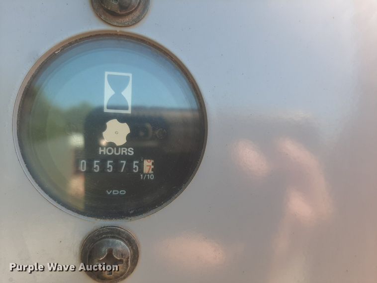 image for item NV9316 2001 John Deere 700H LT  dozer